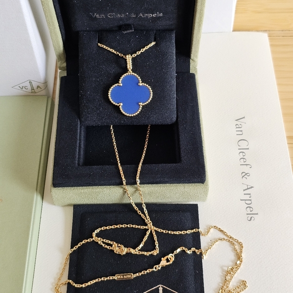 Van Cleef & Arpels Magic Alhambra Long Necklace 18k Yellow Gold Blue Agate 2023 - Picture 2 of 13
